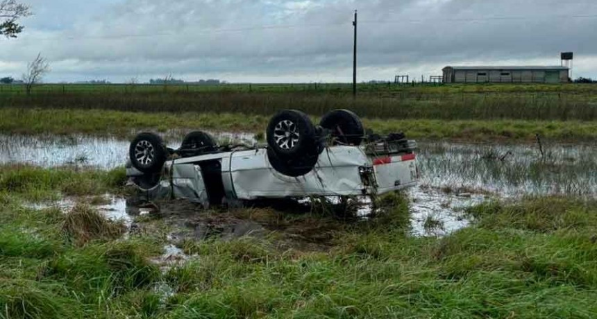 Bomberos Voluntarios trabajaron en un despiste, y luego asistieron a un vuelco donde el conductor perdió la vida