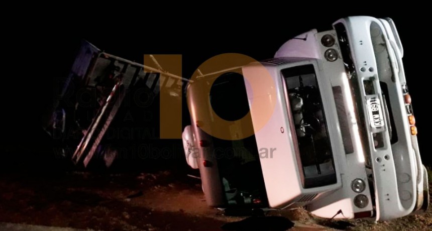 Ruta 226: Volcó un camión cargado con arena