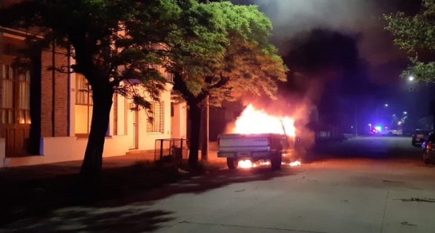 Se incendió una camioneta esta madrugada