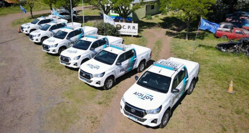Posterior a la entrega de 6 camionetas Toyota a Patrulla Rural, el Intendente convocó a una reunión de trabajo
