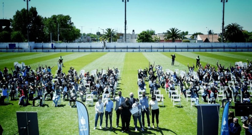 Marcos Pisano; &lsquo;Estamos llegando a las 1.700 escrituras entregadas en estos 10 a&ntilde;os de gesti&oacute;n. Estos no son discursos, son hechos.&rsquo; 