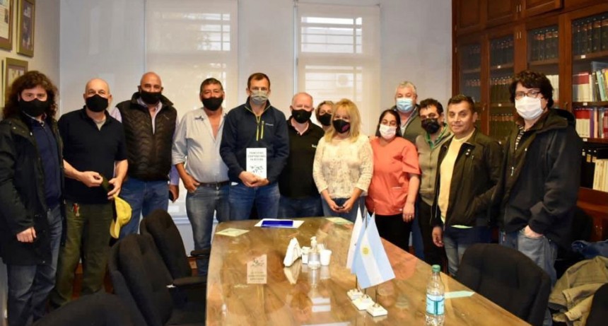 ‘Bali’ Bucca en Azul: Maratónica recorrida por los barrios y encuentro con emprendedores y cooperativistas