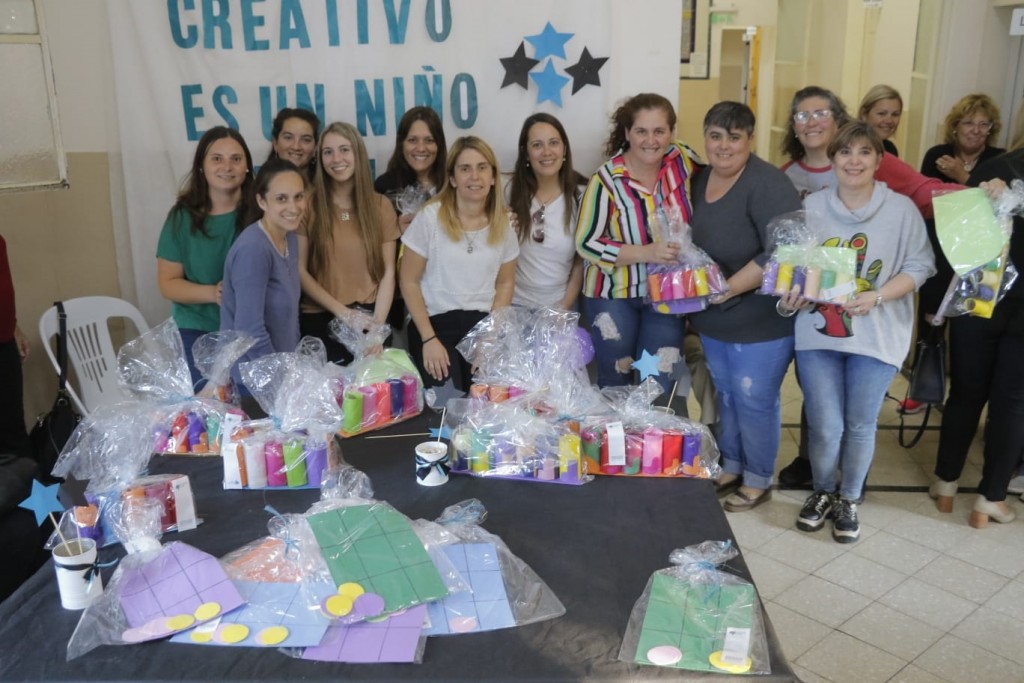 Residentes de Casa Hogar obsequiaron sus creaciones realizadas en el Taller de Manualidades