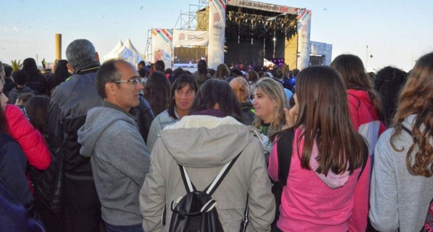 Pisano acompa&ntilde;&oacute; a la Delegaci&oacute;n de Bol&iacute;var en la apertura de las finales de los Juegos Bonaerenses 2022