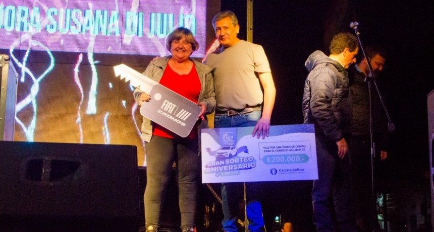 Este lunes en FM 10, hablamos con Susana Di Julio y Horacio Darretche, la ganadora del cero kilómetro de la Cámara Comercial y el titular del comercio donde se sacó el cupón