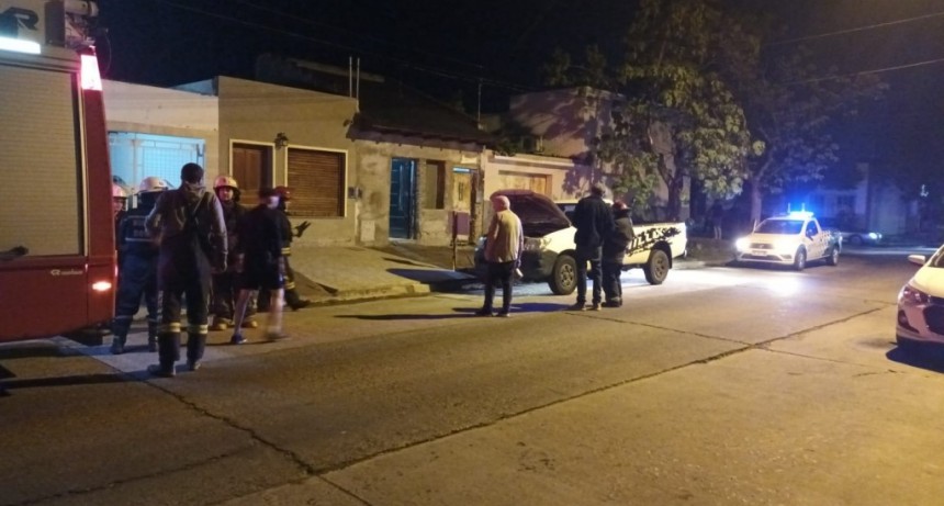 Se registró el principio de incendio en una camioneta