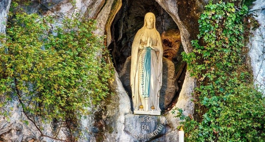 Misa en la capilla Nuestra Señora de Lourdes