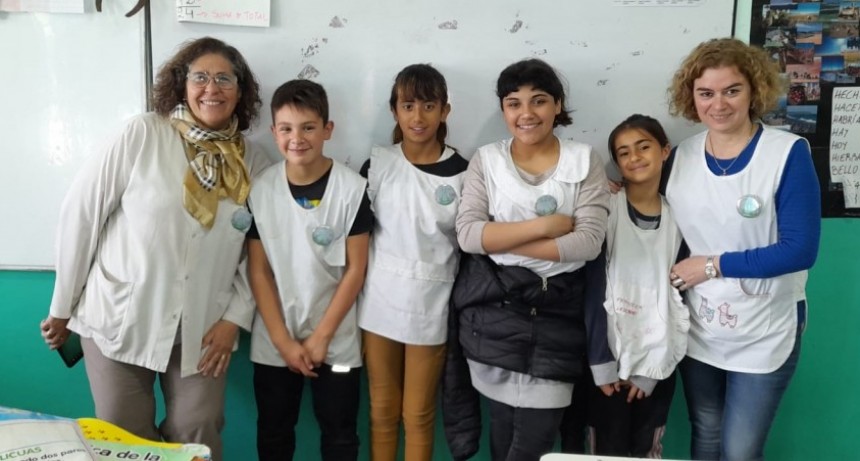 Sandra Renna visitó la Escuela nº20 y compartió las últimas novedades sobre actividades y viajes que harán los alumnos junto a las docentes