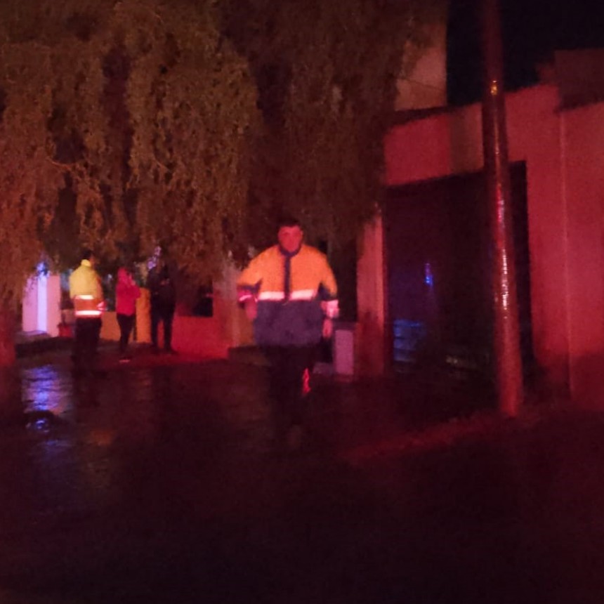 Bomberos asistieron a un alerta de incendio en una vivienda de Los Zorzales