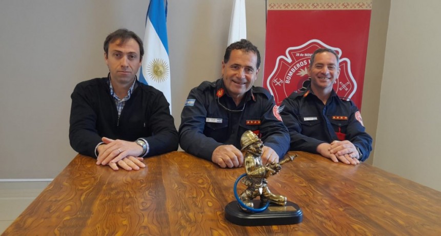 Bomberos Voluntarios presentó en comunidad, una nueva inversión en materiales y herramientas