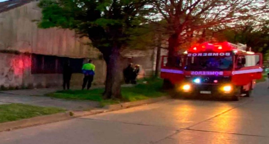 Principio de incendio en los galpones de avenida 25 Mayo y Mitre