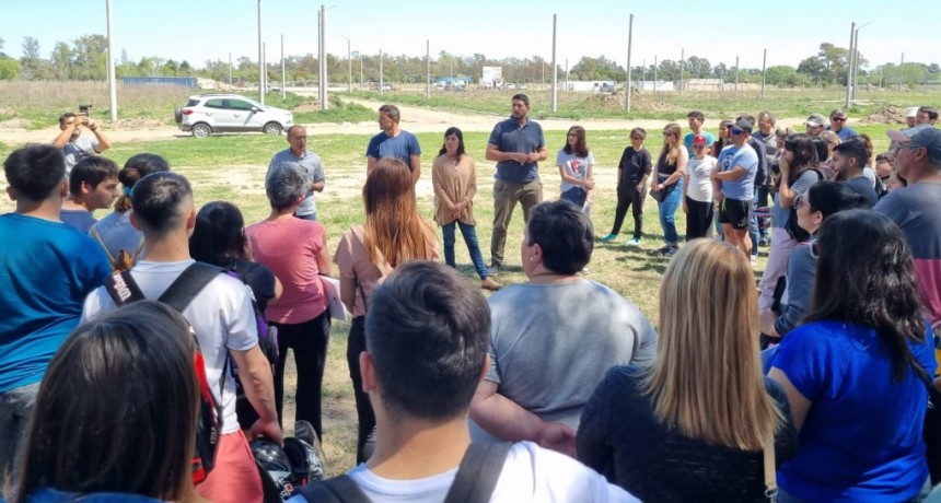 Pisano y Bucca se reunieron con  adjudicatarios de Lotes con Servicios II en Barrio Cooperativa