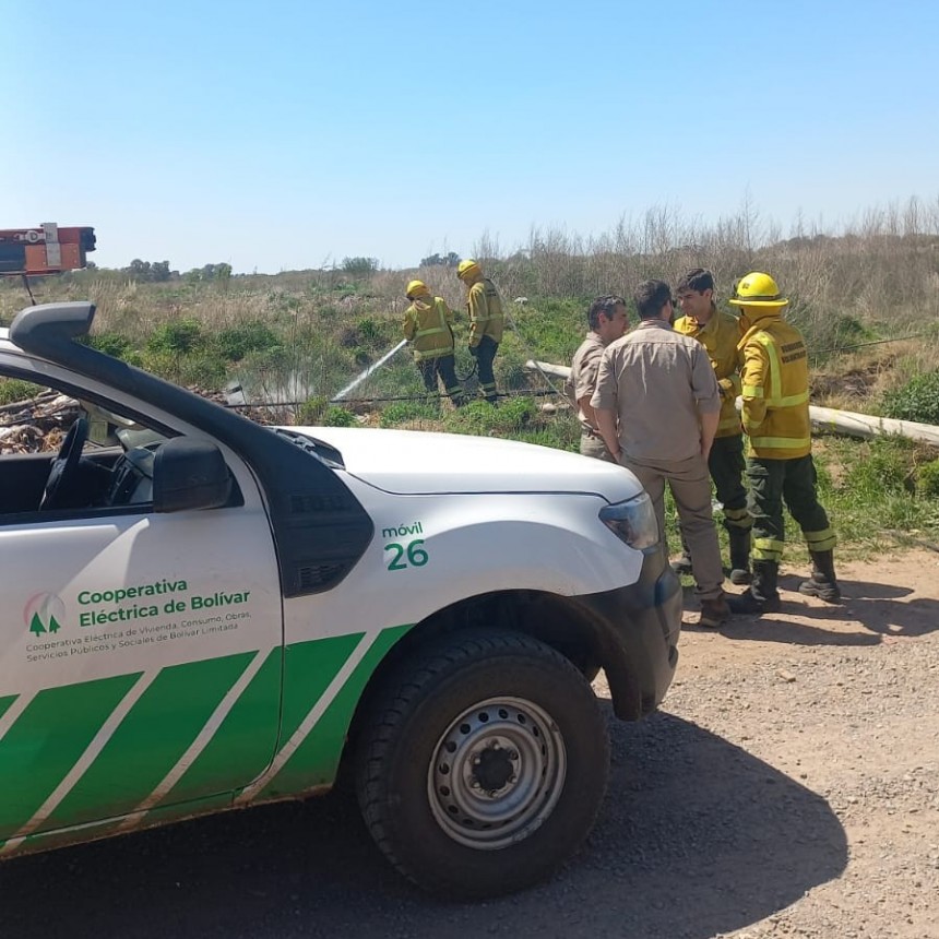 Incendiaron un poste del tendido de Fibra Óptica