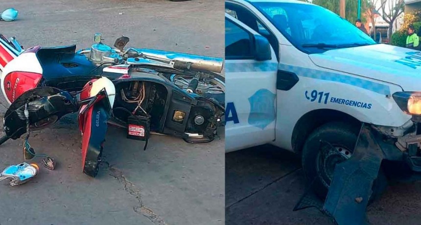 Impacto entre una moto y un móvil de Policía