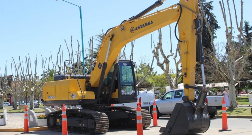 El Municipio adquirió una nueva retroexcavadora para la Dirección de Vial