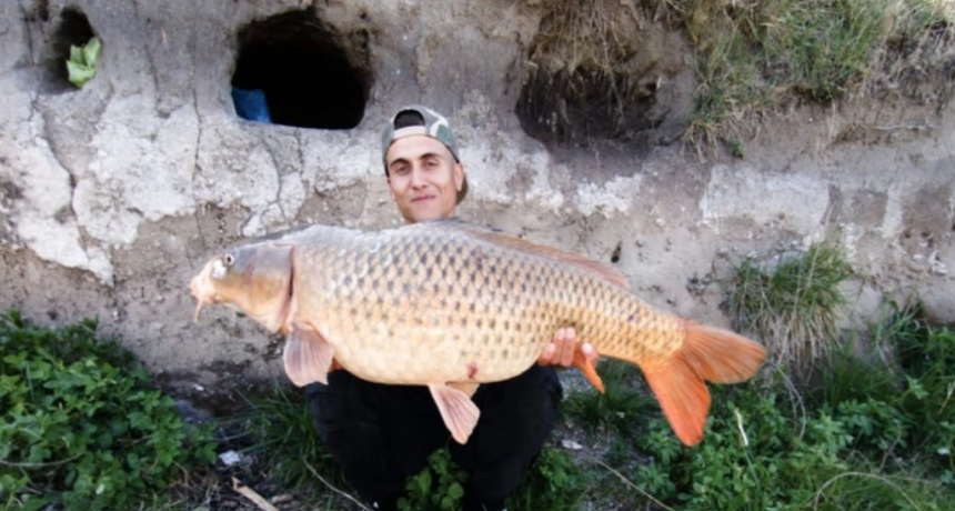 Un olavarriense capturó una carpa de 11 kilos y batió su récord personal