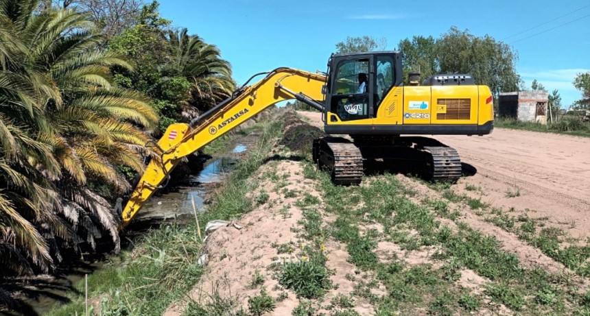 Ya está en actividad la nueva Retroexcavadora aplicada a tareas de limpieza en canales