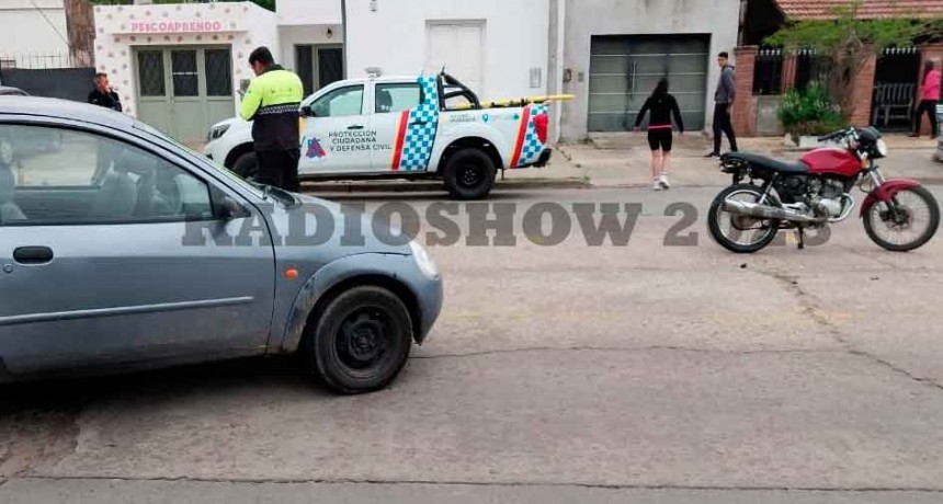 Colisión entre un automóvil y una moto