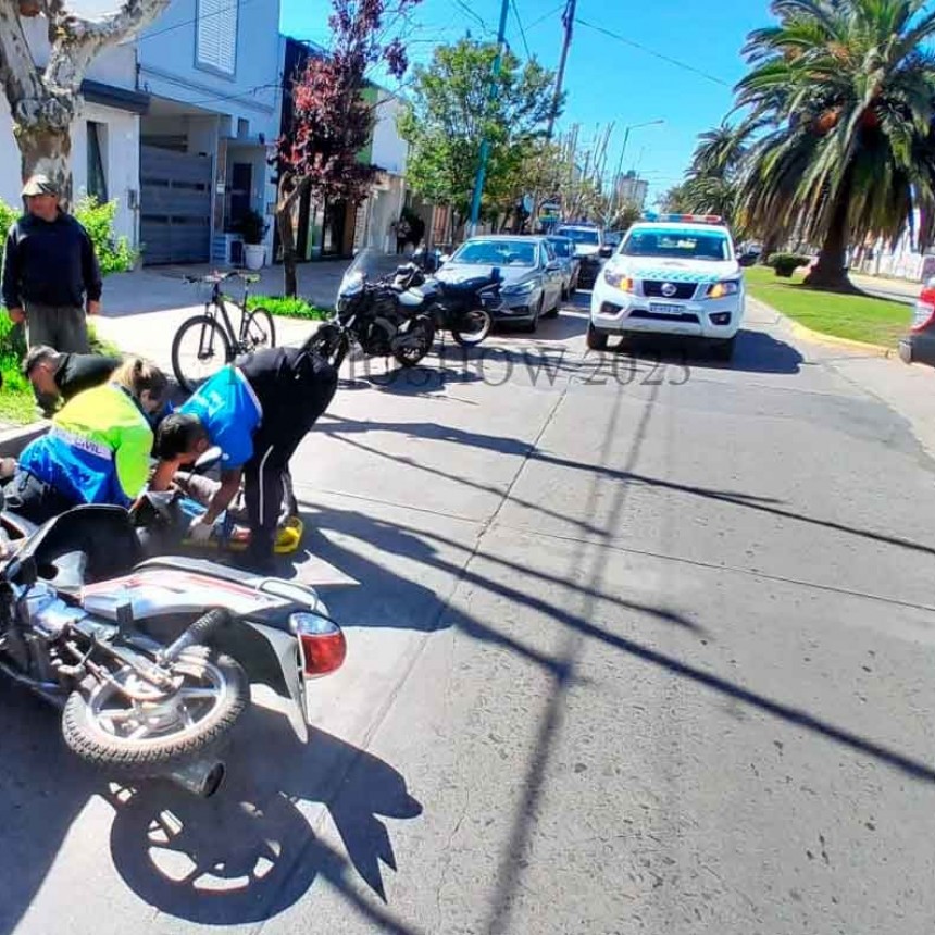 Impacto entre una camioneta y una moto