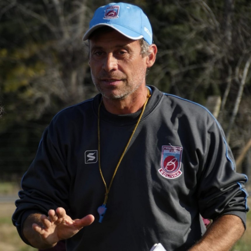 Alejandro Cainzos: “Estamos con la escuelita de fútbol femenino, que arrancamos en marzo y está con una buena cantidad de chiquitas”