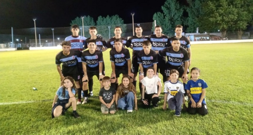 Balonpié ganó y es líder absoluto del Torneo Oficial, y FM 10 habló con las figuras del partido 