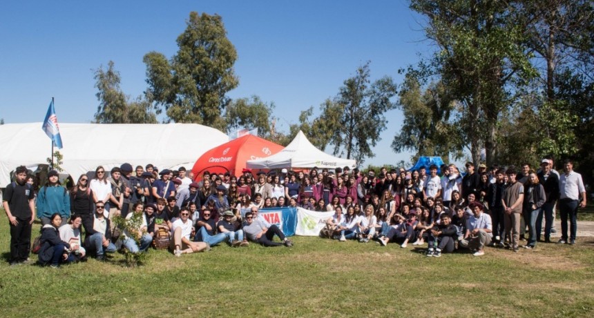 La Dirección de Innovación y Políticas Educativas acompañó la jornada INTA- AAPRESID 2025