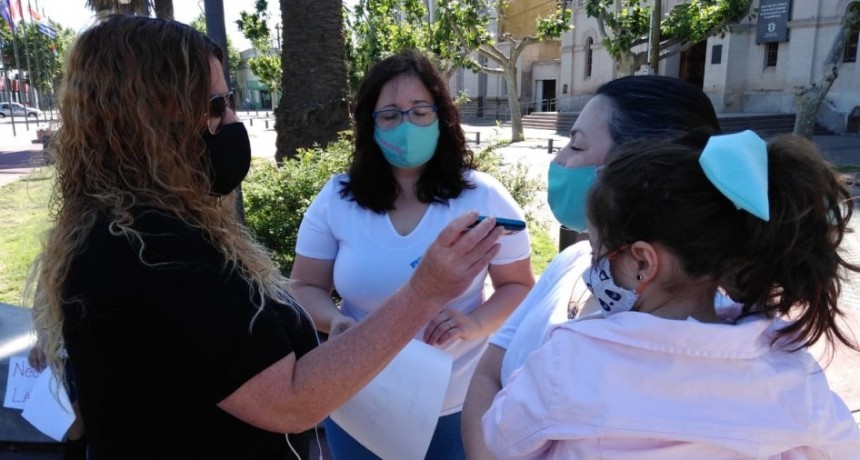 La guardería ‘Primeros Pasos’ marchó en el Centro Cívico reclamando su reapertura bajo estricto protocolo