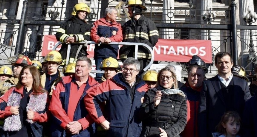 Bali Bucca presentó un proyecto paara fortalecer el sistema de Bomberos Voluntarios