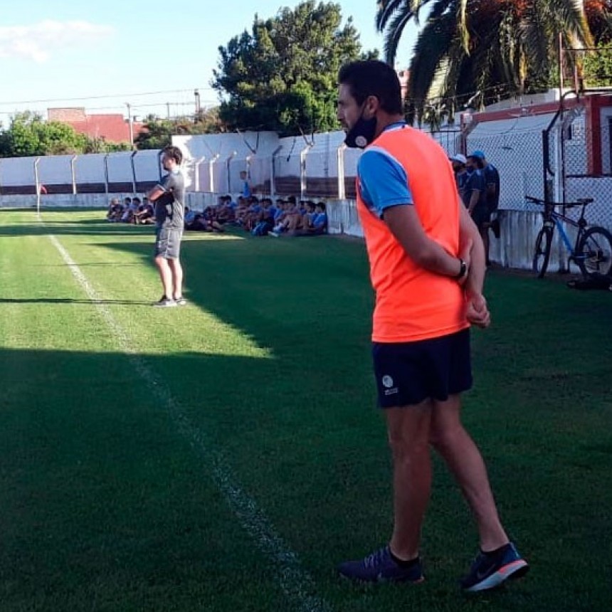 Mauricio Peralta: “Necesitamos hacer fútbol para saber cómo estamos, para seguir afianzando el plantel”