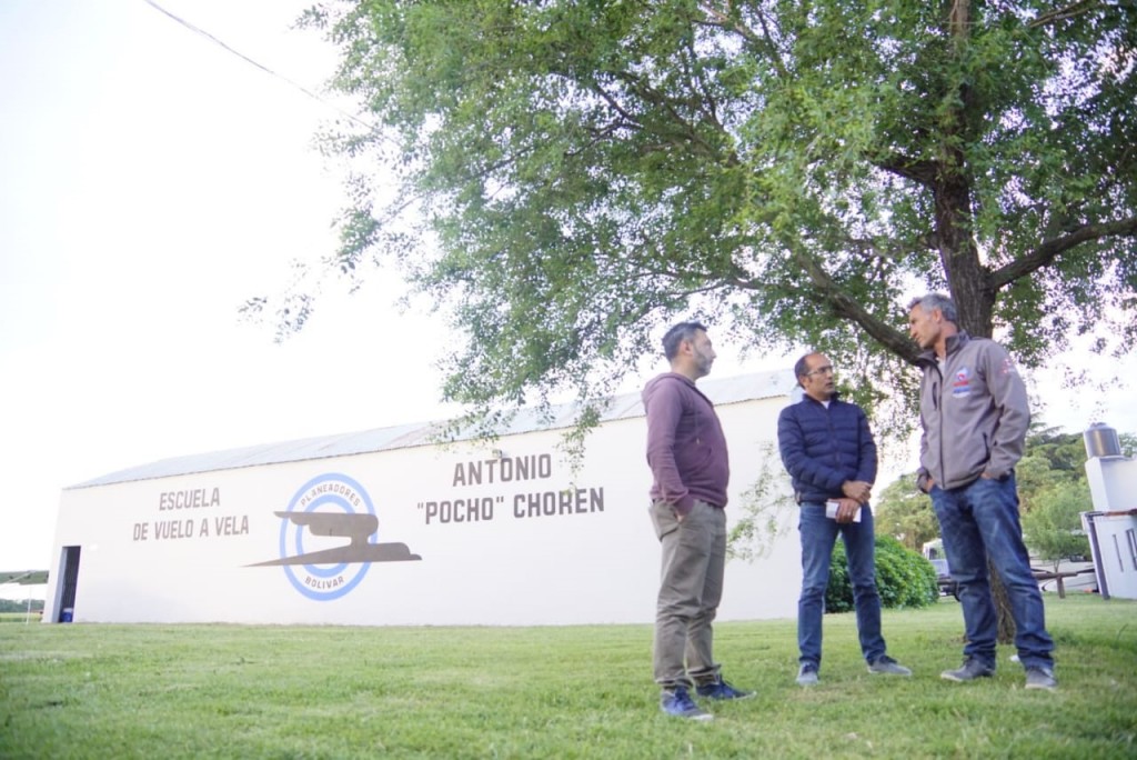 Pisano acompañó la apertura del campeonato regional que se desarrolla en el club de Planeadores
