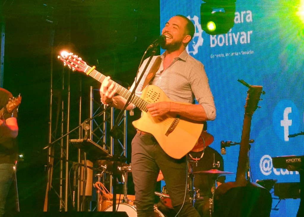 Alex Freidig; ‘Estar arriba del escenario es un momento que amo, vivo y disfruto’