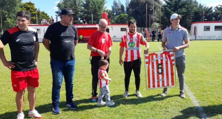 Empleados homenajeó al “León” Alejandro Segovia