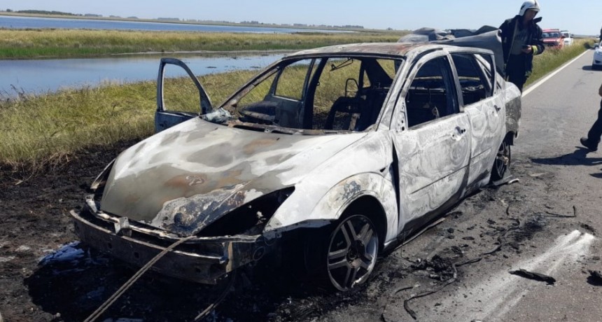 Carlos Gasparini viajaba hacia un evento en el Luna Park y se incendió su auto en ruta 205