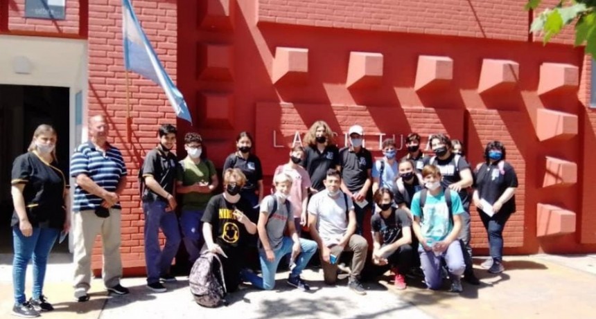 Instituciones educativas visitan el Museo Florentino Ameghino