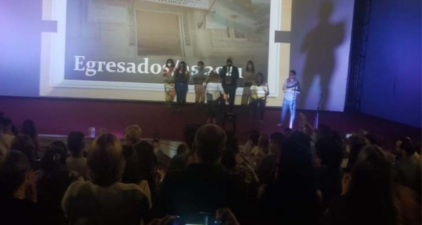 El Instituto 27 despidió el  ciclo lectivo y homenajeó a sus egresados y egresadas