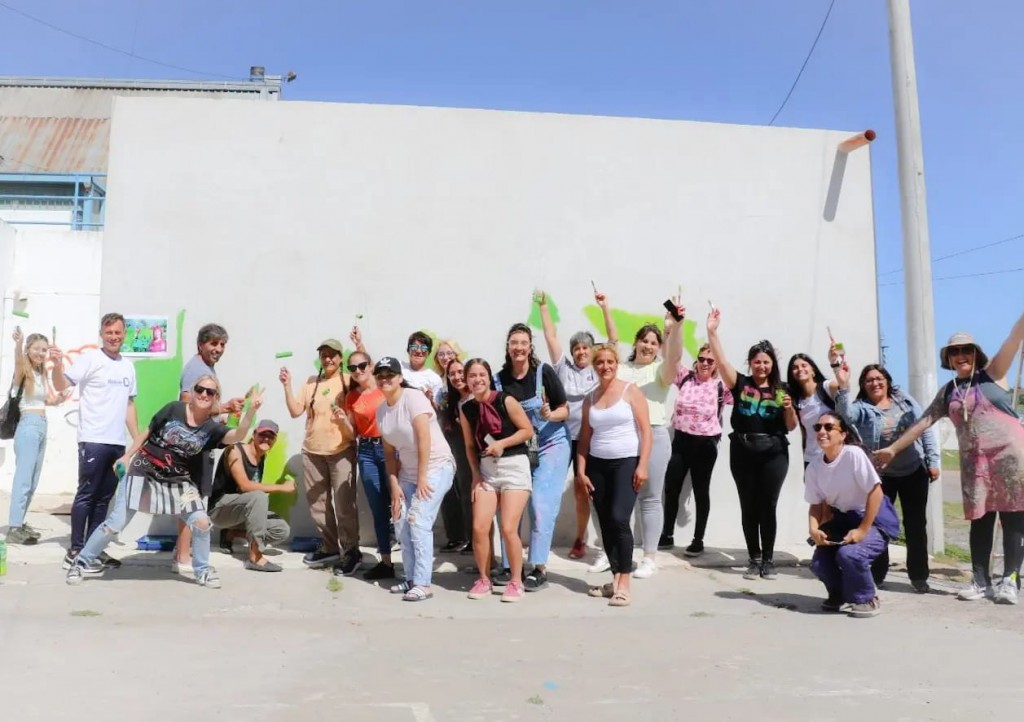  Comenzó la pintada colectiva del mural 