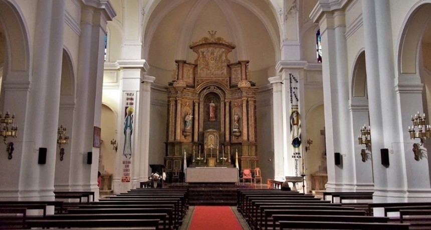 Parroquia San Carlos Borromeo, Mes de María