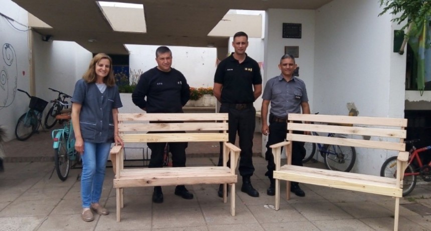 En la cárcel bonaerense de Urdampilleta fabricaron y repararon mobiliario para un Centro Educativo