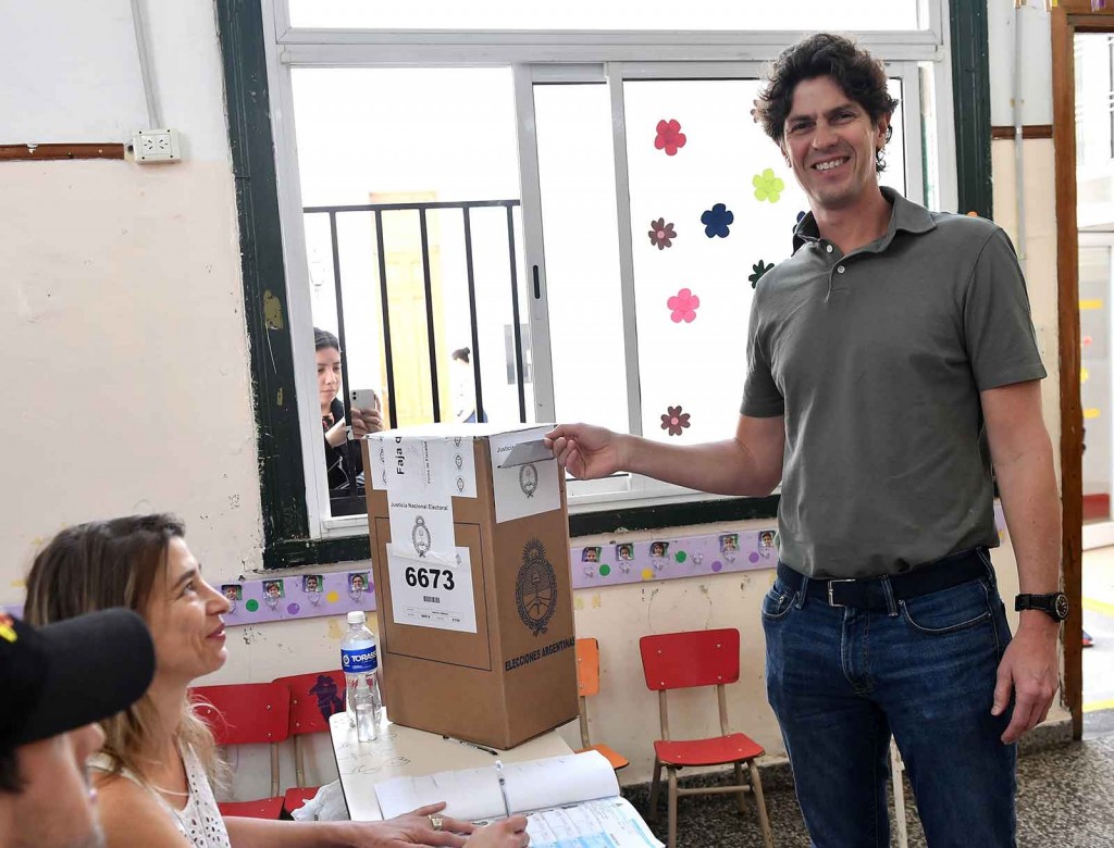 Lousteau votó y dijo que el radicalismo “ocupará el lugar que nos asignó la sociedad, el de oposición”