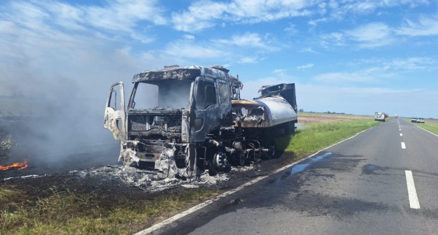 Ruta 205: Incendio total de un camión