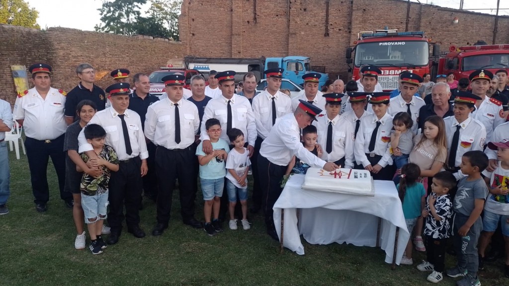 Bomberos Voluntarios de Pirovano celebraron 10 años de su creación, en una tarde muy emotiva