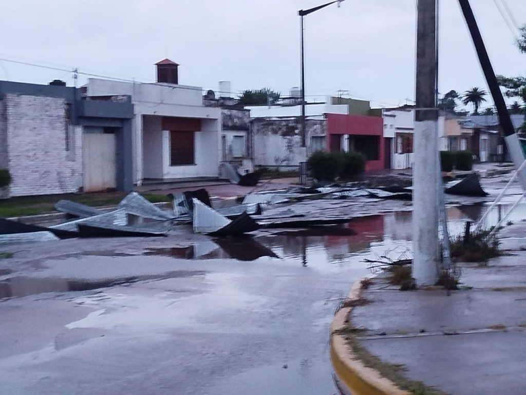 Urdampilleta se encuentra sin energ&iacute;a el&eacute;ctrica, y se registraron voladuras de techos,ca&iacute;da de antenas y &aacute;rboles
