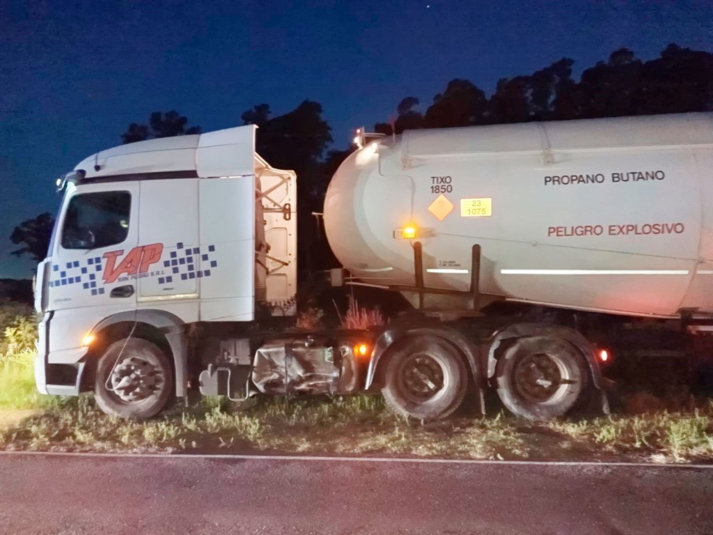 Ruta 65: Fuerte Impacto entre un camión y un vehículo