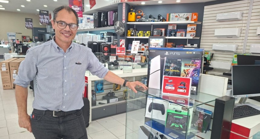 Naldo Lombardi  entró a la cancha con el Cyber Monday y no lo vas a creer