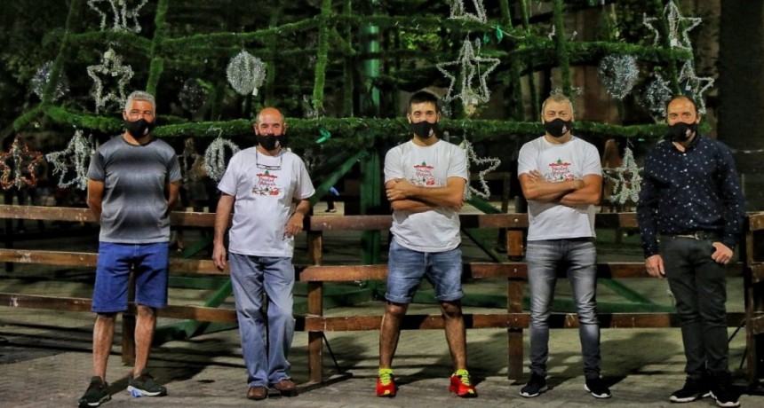 Centro Cívico: ya encendieron las luces del Árbol de Navidad