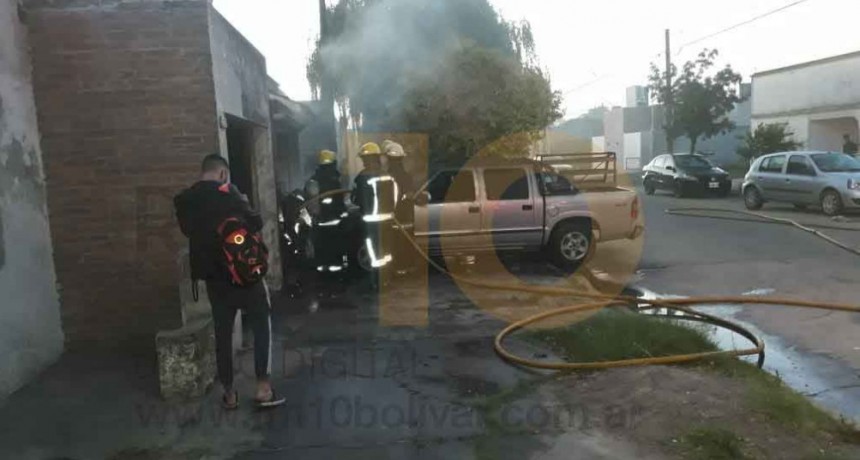 Este sábado en horas de la mañana muy temprano, se registró en principio de incendio en una camioneta