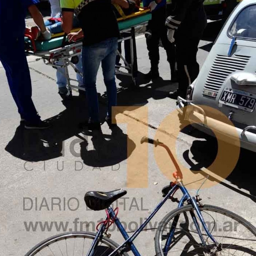 Un ciclista impactó contra un vehículo que se encontraba estacionado