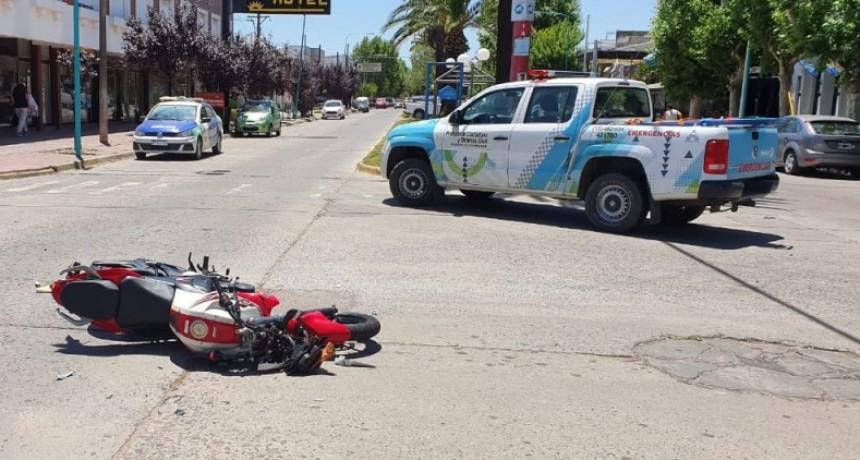 El joven motociclista se recupera favorablemente en el hospital local, es una buena noticia