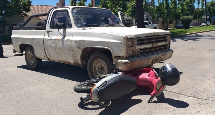 Colisi&oacute;n entre una camioneta y una moto
