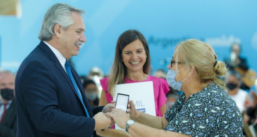 El Presidente Fernández anunció un bono de fin de año de 8000 pesos para Jubilados y Pensionados